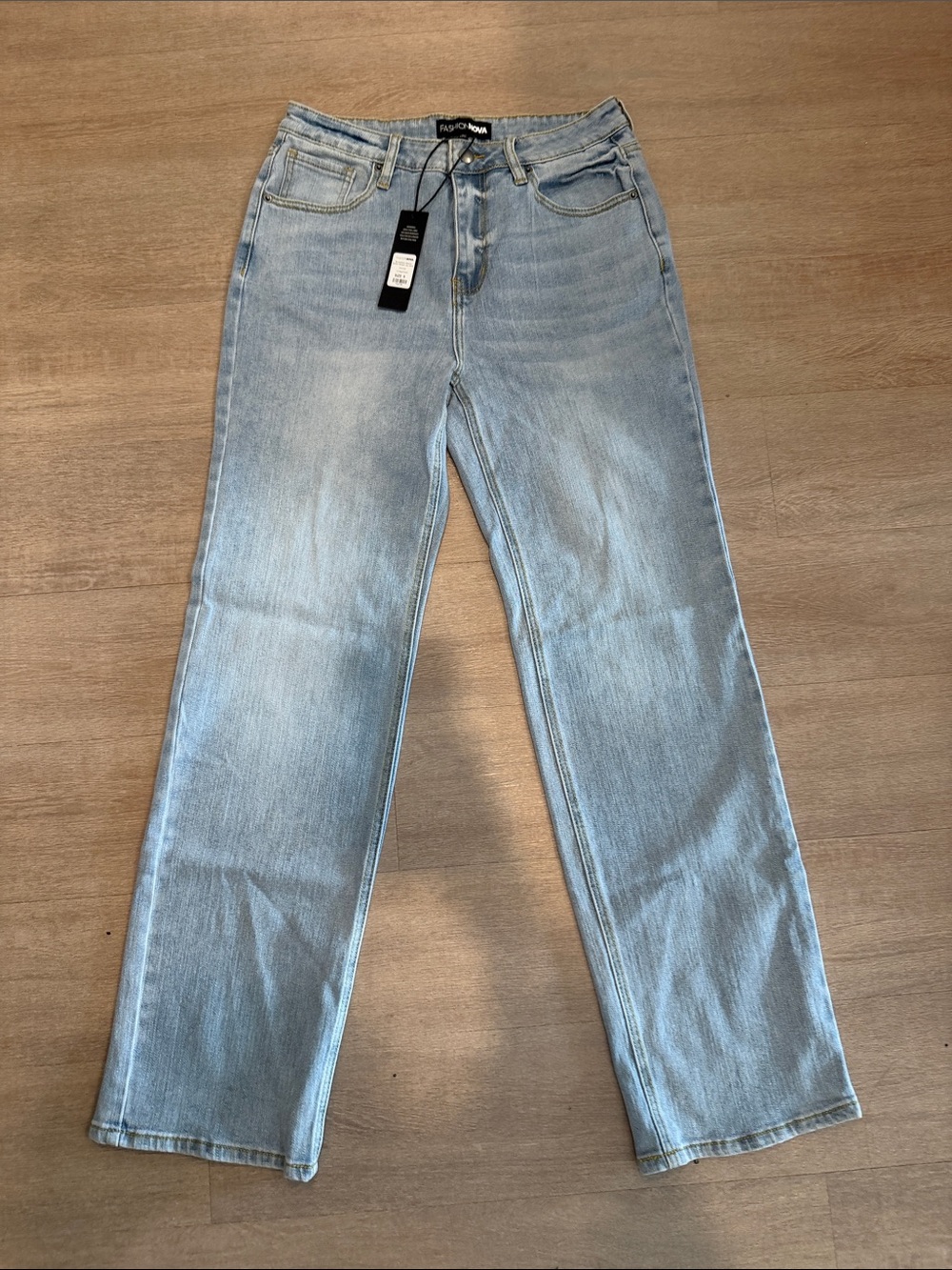Fashion Nova Light Wash Straight Leg Jeans - Size 9 - NWT!